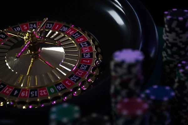 liontoto login mobile app interface showing sports betting and live-dealer options
